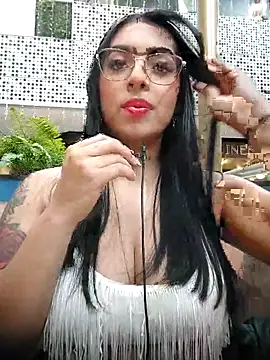 Snapshot of Linda_Saenz_ chatting on November 21, 2025, 8:41 pm Linda Saenz online show from November 21, 2025, 8:41 pm