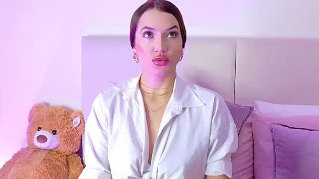 Bella-taylorr online show from October 10, 2025, 7:25 pm