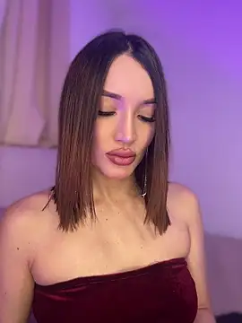 Bella-taylorr online show from May 14, 2026, 11:40 am