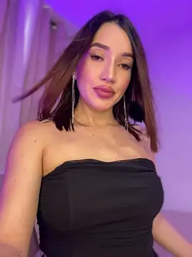 Bella-taylorr online show from May 11, 2026, 11:44 am