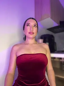 Snapshot of Bella-taylorr chatting on April 9, 2026, 4:47 am Bella-taylorr online show from April 9, 2026, 4:47 am