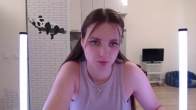 Snapshot of Leonaalove chatting on April 15, 2026, 8:09 am Leonaalove online show from April 15, 2026, 8:09 am