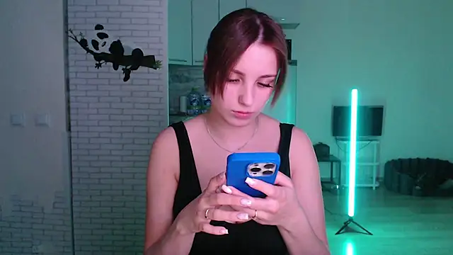 Snapshot of Leonaalove chatting on March 23, 2026, 4:29 pm Leonaalove online show from March 23, 2026, 4:29 pm