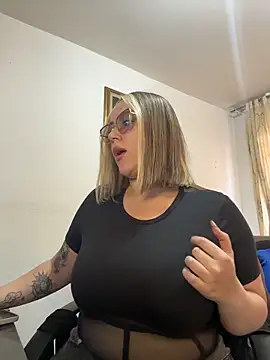 Snapshot of CurvyLust_x chatting on June 16, 2026, 1:11 pm CurvyLust x online show from June 16, 2026, 1:11 pm