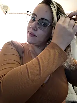 CurvyLust x online show from November 22, 2025, 3:22 pm