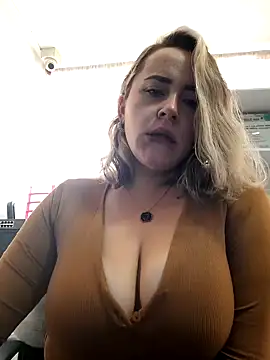 Snapshot of CurvyLust_x chatting on September 18, 2025, 2:42 pm CurvyLust x online show from September 18, 2025, 2:42 pm