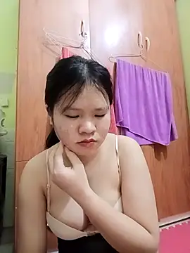 Snapshot of emyeuhss chatting on October 14, 2025, 2:28 pm emyeuhss online show from October 14, 2025, 2:28 pm