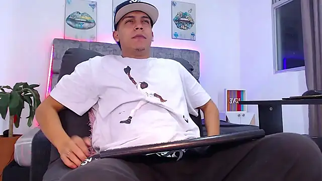 Snapshot of david_santos16 chatting on November 2, 2025, 11:54 pm david santos16 online show from November 2, 2025, 11:54 pm