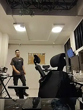 Juann-cock online show from May 28, 2026, 5:37 am