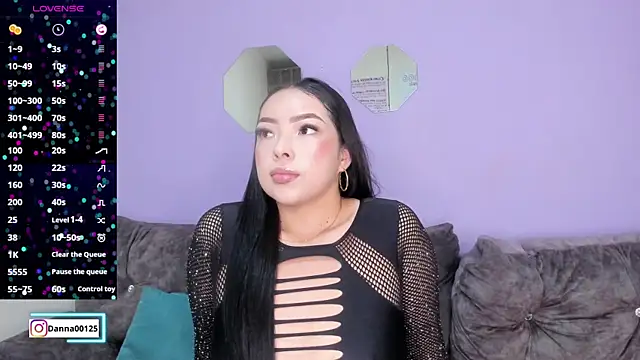 Snapshot of danaa_00 chatting on October 8, 2025, 2:51 pm danaa 00 online show from October 8, 2025, 2:51 pm