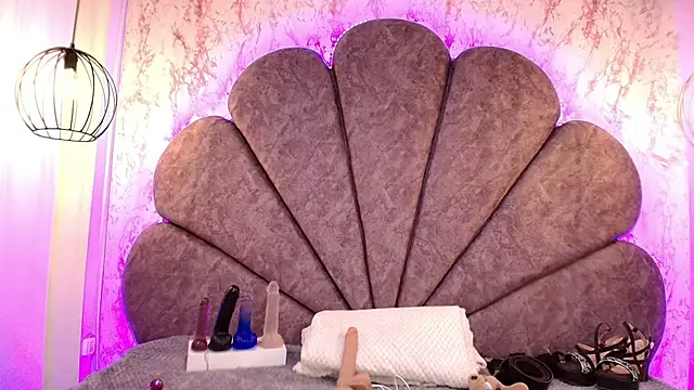 Lilith curvy online show from November 28, 2025, 7:36 pm