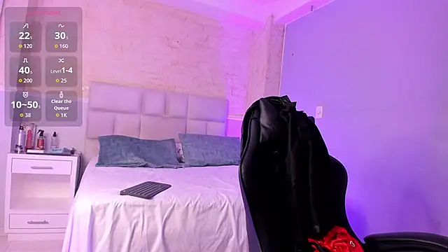 ShaunaDream online show from December 2, 2025, 5:42 am