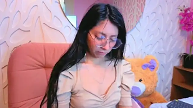 Snapshot of VioletxBloom chatting on April 11, 2026, 12:20 pm VioletxBloom online show from April 11, 2026, 12:20 pm