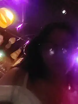 Snapshot of VioletxBloom chatting on December 17, 2025, 7:02 am VioletxBloom online show from December 17, 2025, 7:02 am