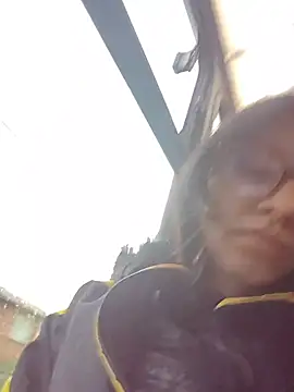 Snapshot of VioletxBloom chatting on December 4, 2025, 11:20 am VioletxBloom online show from December 4, 2025, 11:20 am