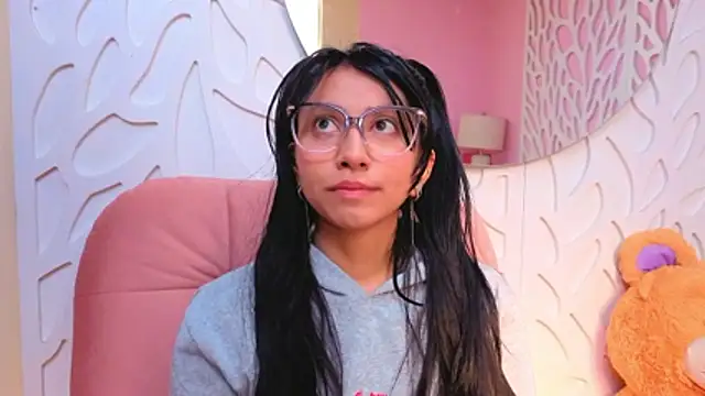 Snapshot of VioletxBloom chatting on April 12, 2026, 12:52 pm VioletxBloom online show from April 12, 2026, 12:52 pm