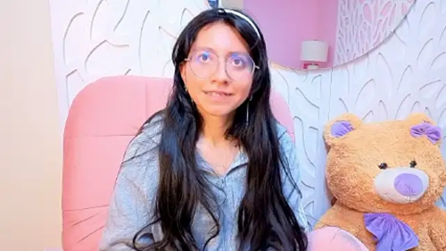 Snapshot of VioletxBloom chatting on April 15, 2026, 8:53 pm VioletxBloom online show from April 15, 2026, 8:53 pm