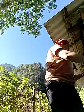 quynhkoolbae online show from November 30, 2025, 3:18 am