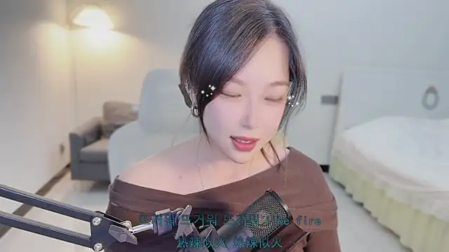 Maymay  online show from October 23, 2025, 11:09 am