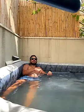 husbandandwifetobe online show from September 26, 2025, 10:33 am