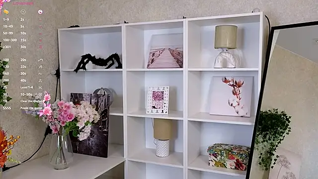 TraciMyntti online show from November 13, 2025, 1:31 am