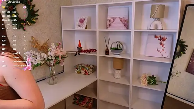 TraciMyntti online show from December 18, 2025, 1:33 am