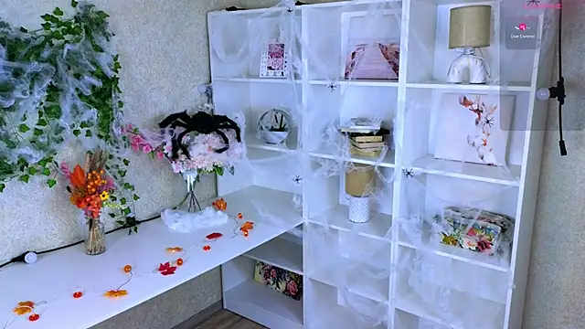 TraciMyntti online show from October 19, 2025, 1:30 am