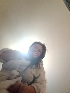 ivorywhisper online show from October 13, 2025, 8:43 pm