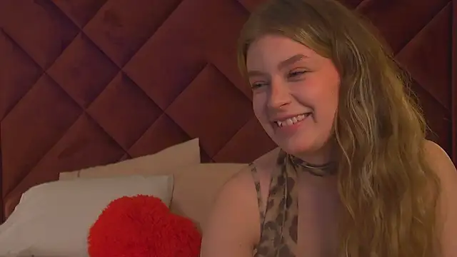 Mila Synn online show from October 7, 2025, 1:45 pm