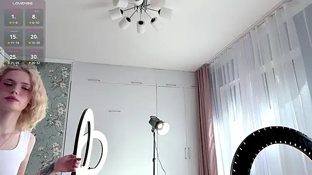 Snapshot of GlaydsLeveto chatting on March 26, 2026, 4:44 am GlaydsLeveto online show from March 26, 2026, 4:44 am