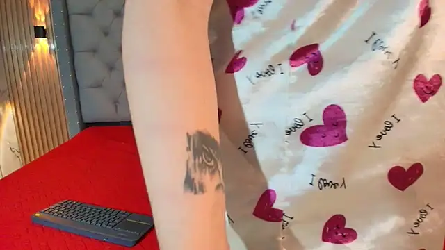 Suxan White  online show from October 7, 2025, 12:06 pm