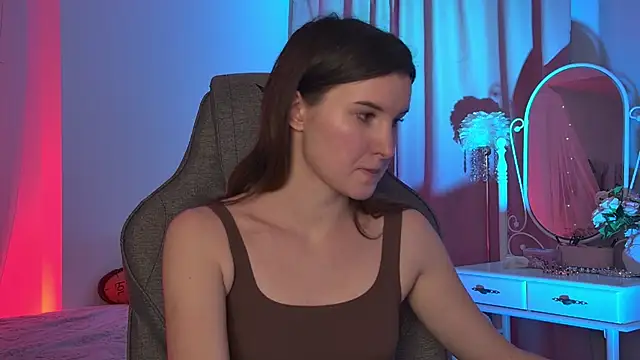 AgataWillis online show from December 4, 2025, 1:32 pm