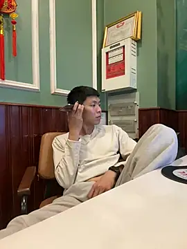 linh21107 online show from April 10, 2026, 12:23 pm