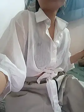 Snapshot of linda_bae00 chatting on April 13, 2026, 12:14 am linda bae00 online show from April 13, 2026, 12:14 am