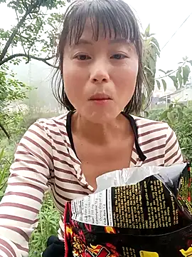 Snapshot of linda_bae00 chatting on March 19, 2026, 12:43 am linda bae00 online show from March 19, 2026, 12:43 am