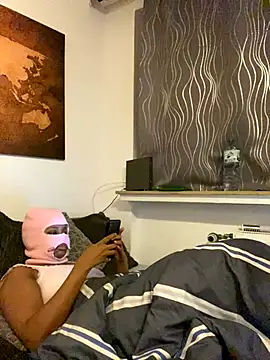 Snapshot of BadgirlnDaddy chatting on November 3, 2025, 7:39 pm BadgirlnDaddy online show from November 3, 2025, 7:39 pm