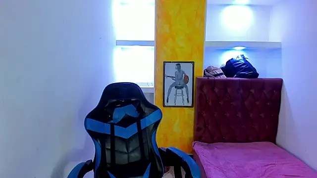 alison moon7 online show from October 20, 2025, 11:22 am