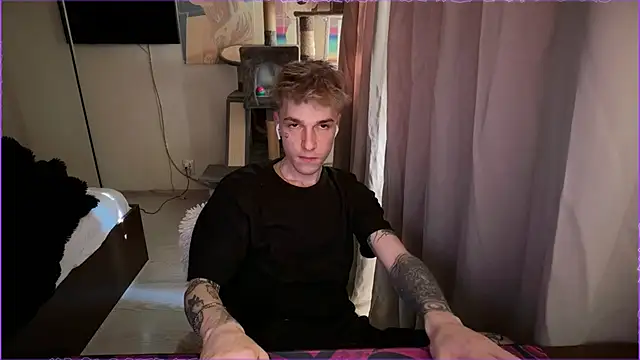 Snapshot of davesinner chatting on May 4, 2026, 5:44 am davesinner online show from May 4, 2026, 5:44 am