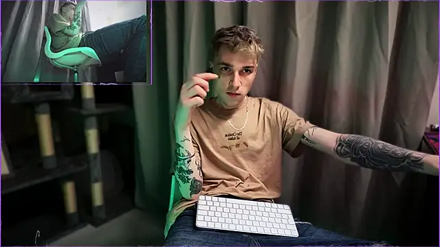 Snapshot of davesinner chatting on May 5, 2026, 6:22 pm davesinner online show from May 5, 2026, 6:22 pm