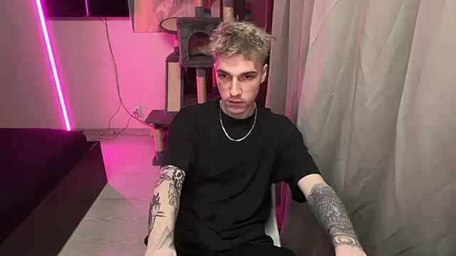Snapshot of davesinner chatting on April 22, 2026, 5:20 pm davesinner online show from April 22, 2026, 5:20 pm
