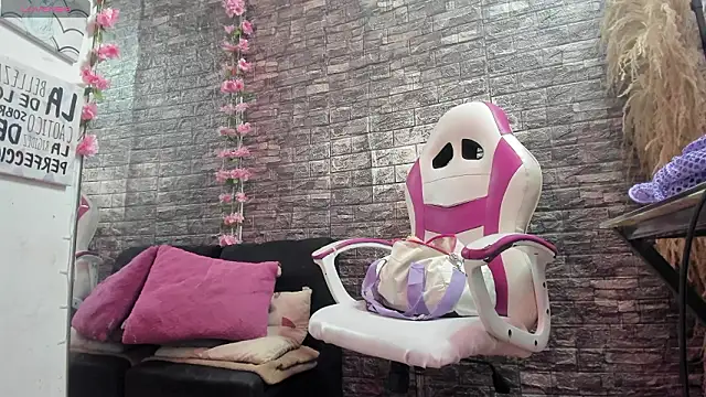 Snapshot of karoll__sex chatting on March 6, 2026, 12:33 pm karoll sex online show from March 6, 2026, 12:33 pm