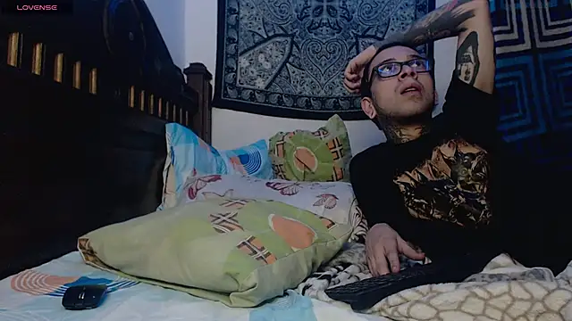 Snapshot of MysticNight_ chatting on October 2, 2025, 2:37 am MysticNight  online show from October 2, 2025, 2:37 am