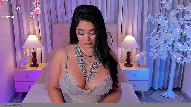 Salmavalentino online show from May 4, 2026, 1:20 am