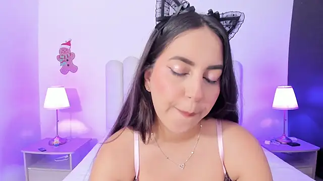 Snapshot of SofieBunnie chatting on April 6, 2026, 11:39 pm SofieBunnie online show from April 6, 2026, 11:39 pm