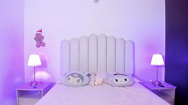 Snapshot of SofieBunnie chatting on March 18, 2026, 11:05 pm SofieBunnie online show from March 18, 2026, 11:05 pm