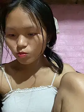 Snapshot of milo_bae chatting on November 17, 2025, 2:15 am milo bae online show from November 17, 2025, 2:15 am