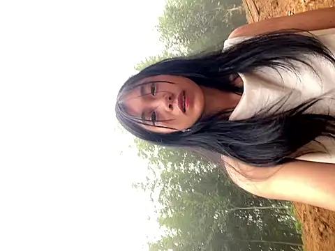 Snapshot of EmLy02 chatting on November 6, 2025, 12:25 am EmLy02 online show from November 6, 2025, 12:25 am