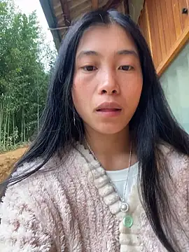 Snapshot of EmLy02 chatting on November 24, 2025, 12:32 am EmLy02 online show from November 24, 2025, 12:32 am