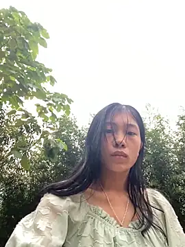 Snapshot of EmLy02 chatting on October 29, 2025, 12:31 am EmLy02 online show from October 29, 2025, 12:31 am