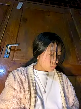 Snapshot of EmLy02 chatting on November 1, 2025, 12:43 pm EmLy02 online show from November 1, 2025, 12:43 pm